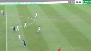 开云-酷似小贝成名球！中乙广东德比惊现中线吊射，停球拨一下直接打！