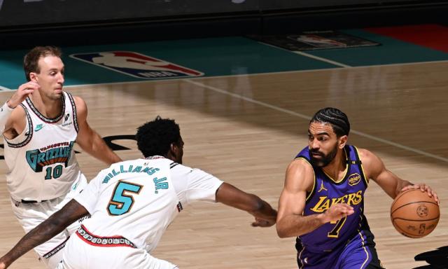 开云-转型变3D战士！湖人又一奇兵崛起：3300万先生逆袭