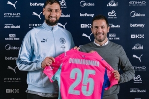 kaiyun sport-门将强援！曼城社媒晒多纳鲁马亮相照片：他来了