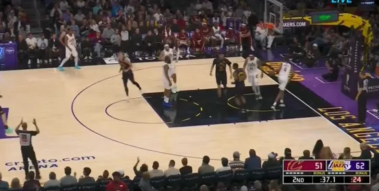 开云体育（官网）app下载-东契奇三分手起刀落稳稳命中，得到20分&amp;amp;追平科比单月纪录